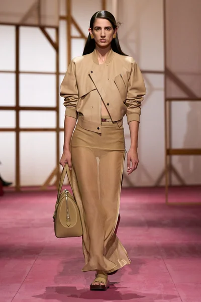Look 13